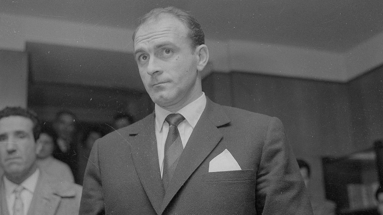 Alfredo Di Stéfano com o Ballon d’Or de 1957