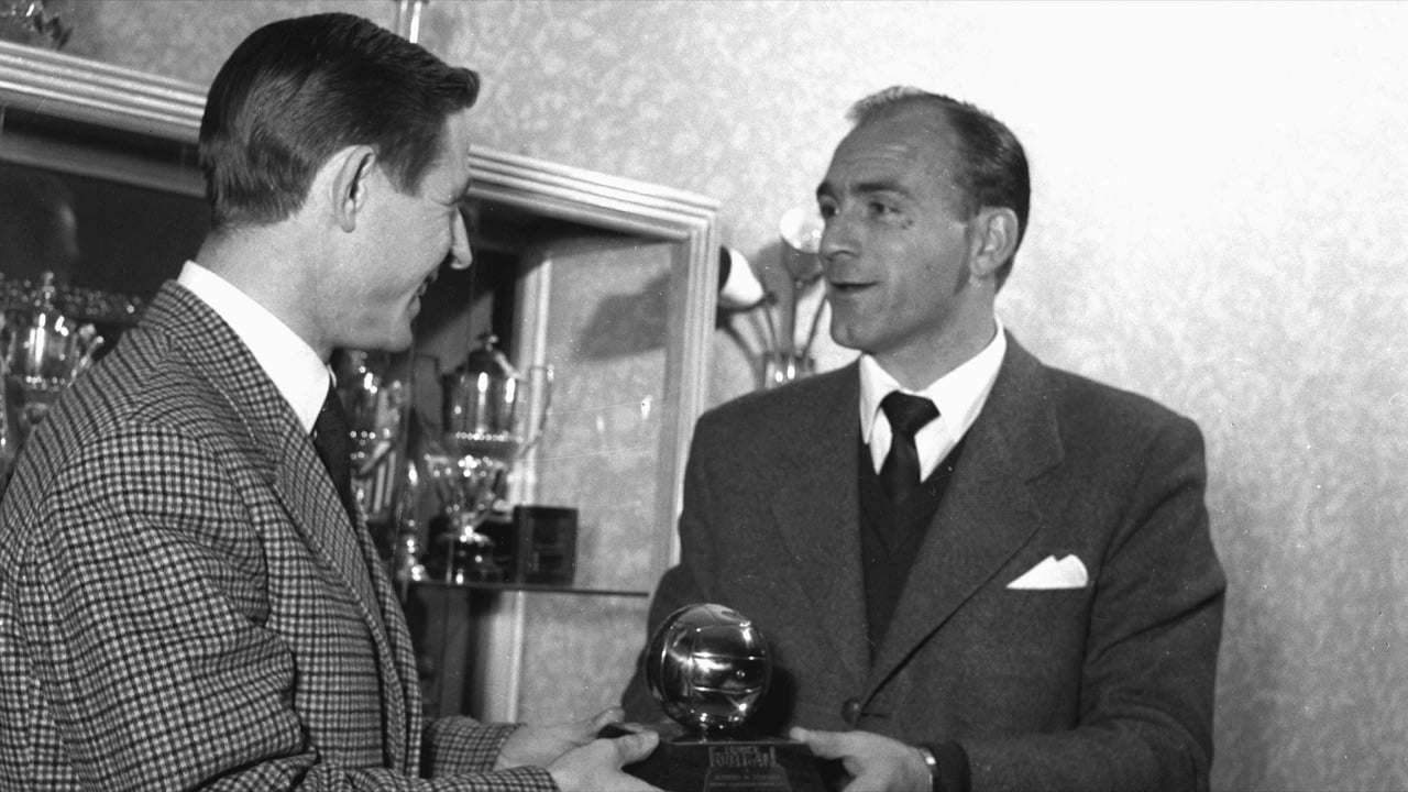 Alfredo Di Stéfano com o Ballon d’Or de 1959