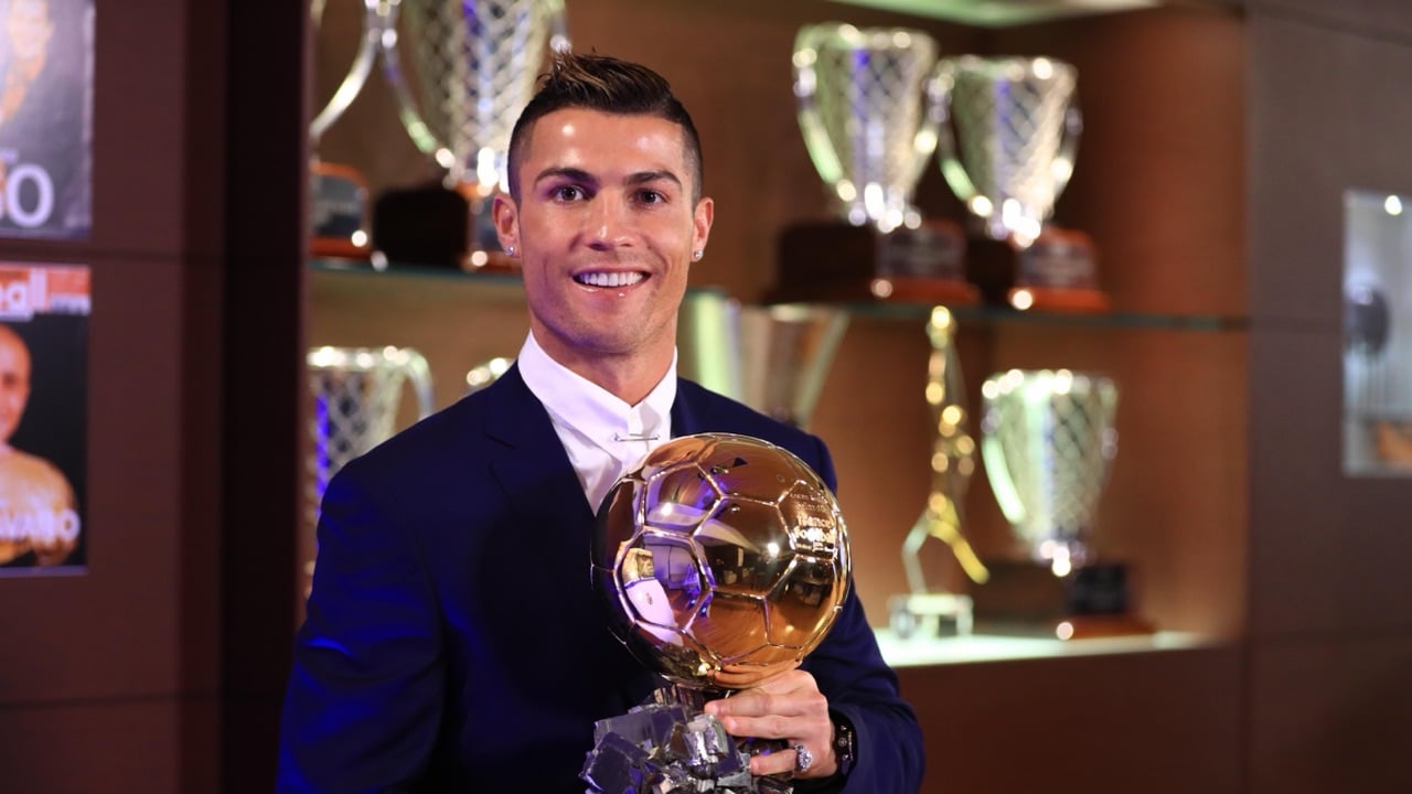 Cristiano Ronaldo com o Ballon d’Or de 2016