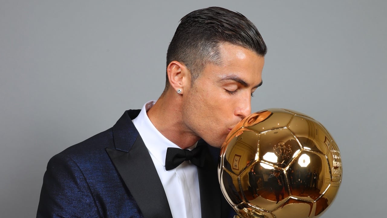 Cristiano Ronaldo com o Ballon d’Or de 2017