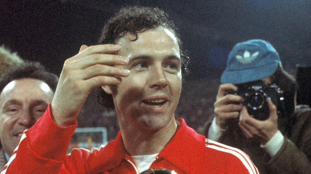 Franz Beckenbauer com o Ballon d’Or de 1972