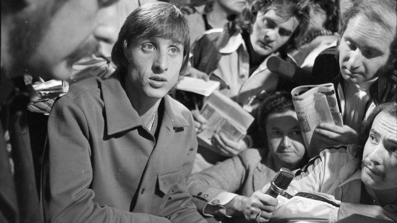 Johan Cruyff com o Ballon d’Or de 1971