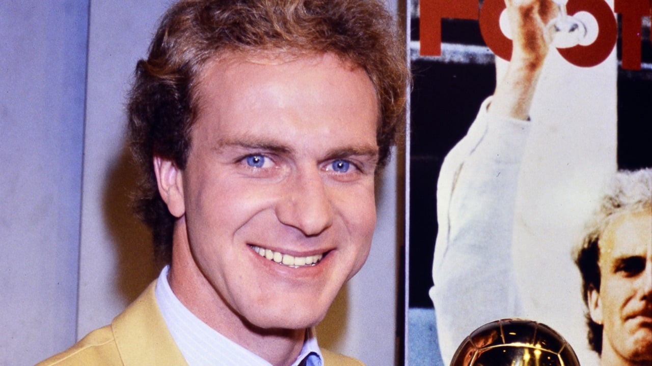 Karl-Heinz Rummenigge com o Ballon d’Or de 1981
